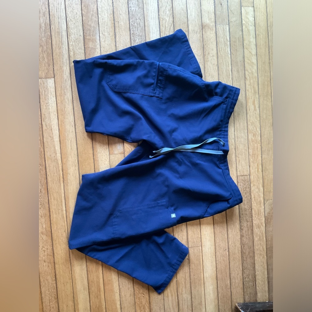 Women’s FIGS medical scrubs pants